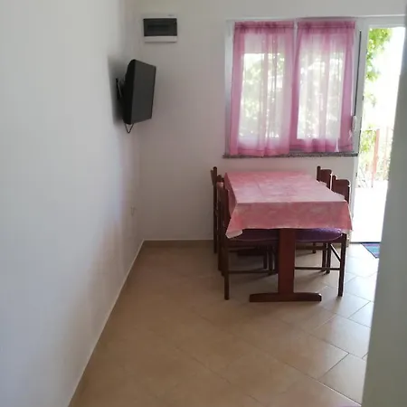 Emil Apartment *